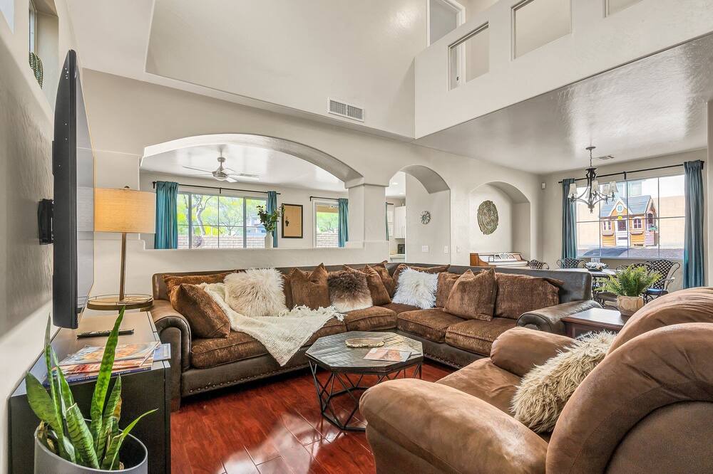 Photo of Livingroom in Foothills