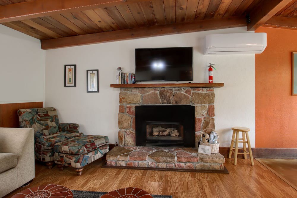 Photo of Livingroom in Oakhurst