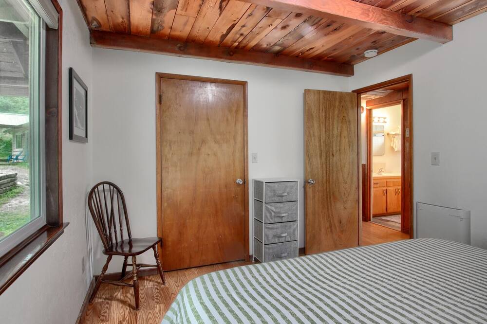 Photo of Bedroom in Oakhurst