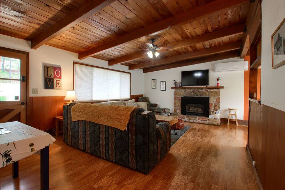 Photo of Livingroom in Oakhurst