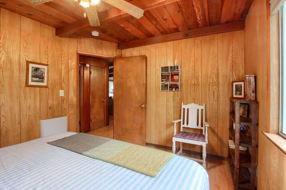 Photo of Bedroom in Oakhurst