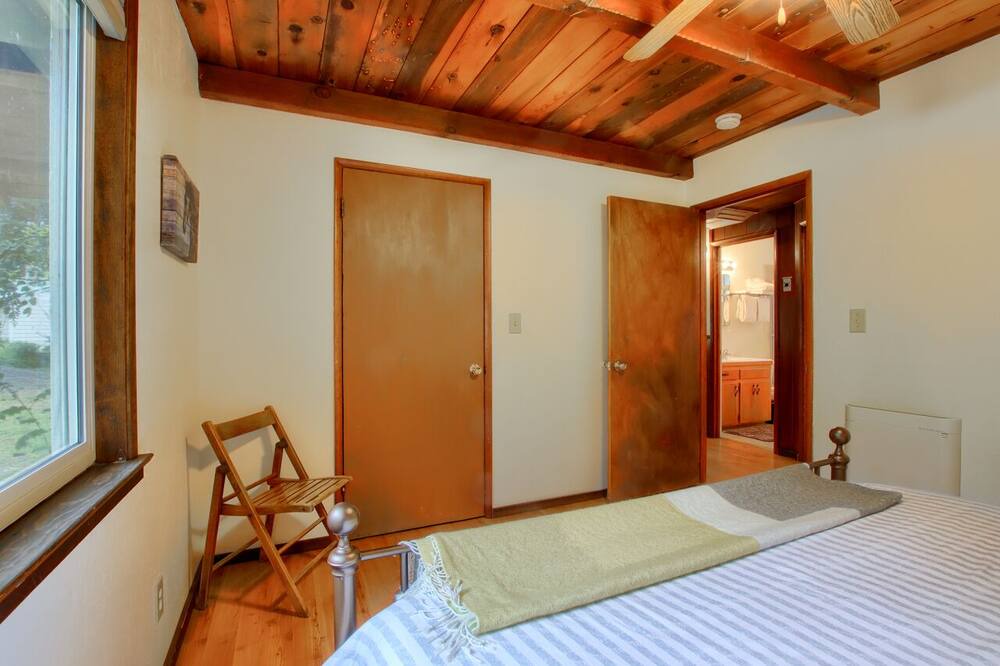 Photo of Bedroom in Oakhurst
