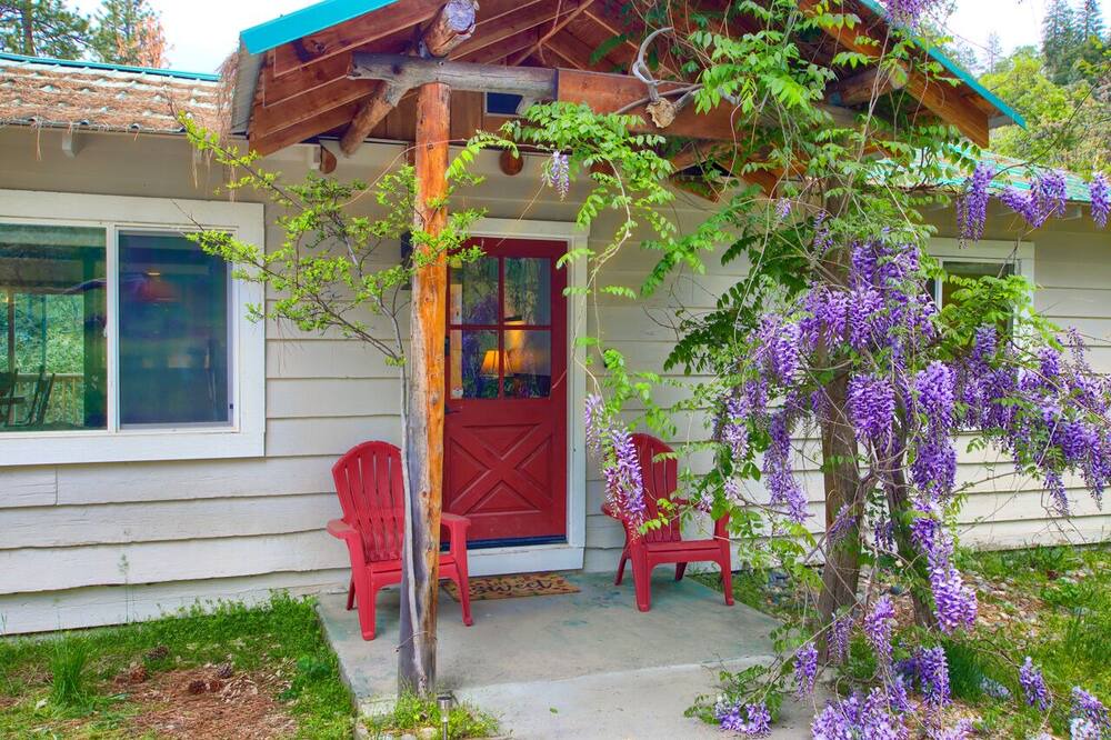 Photo of Outdoor in Oakhurst