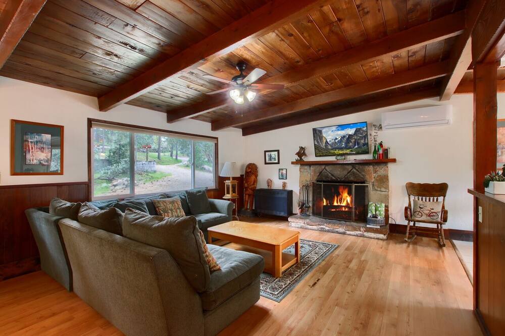 Photo of Livingroom in Oakhurst