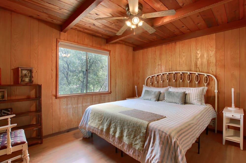 Photo of Bedroom in Oakhurst