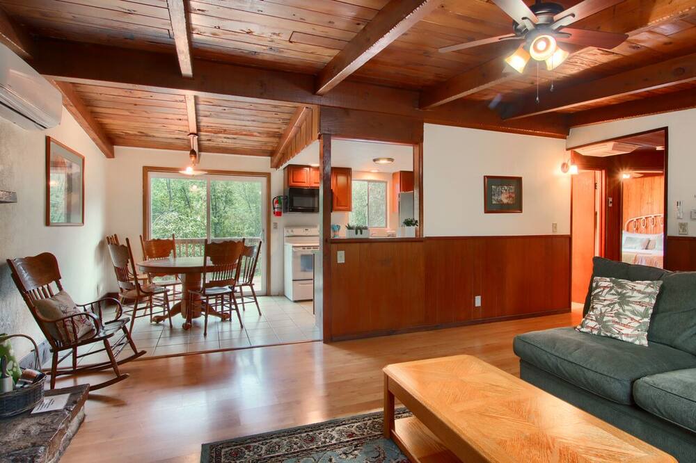 Photo of Livingroom in Oakhurst