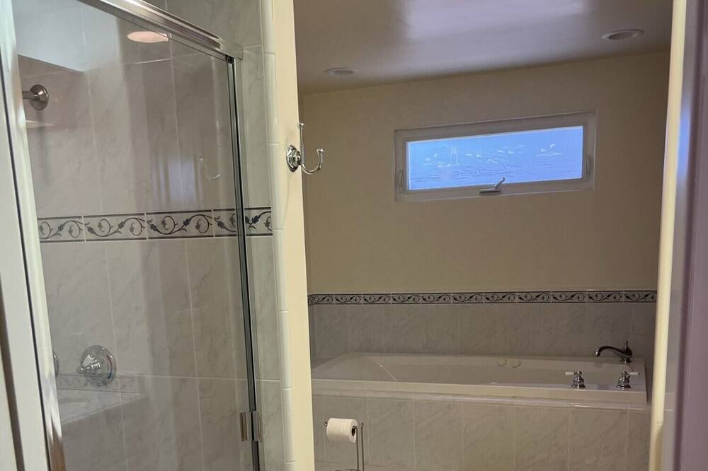 Photo of Bathroom in Happy Hill