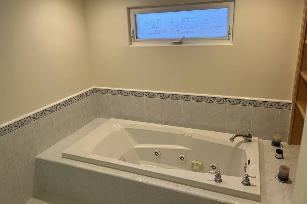 Photo of Bathroom in Happy Hill