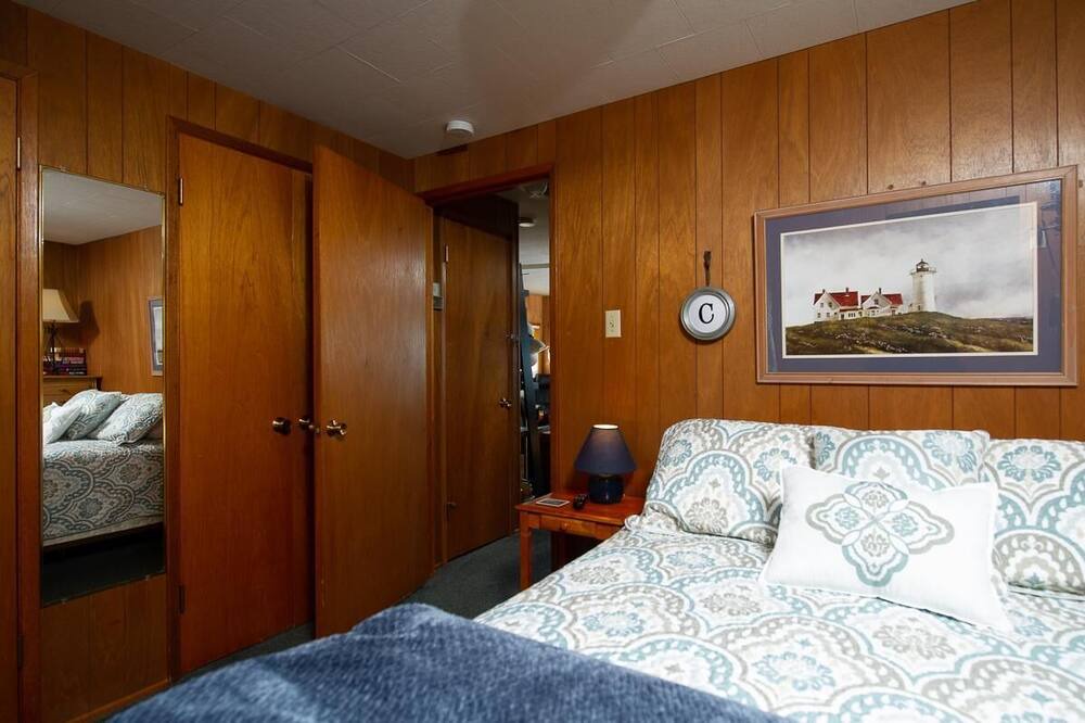 Photo of Bedroom in Depoe Bay