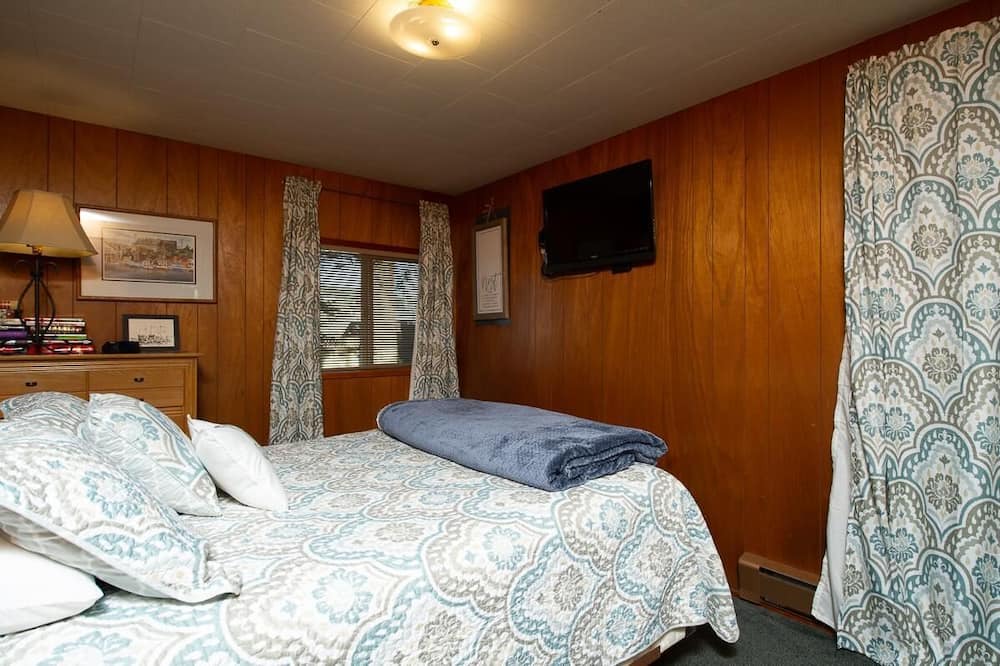 Photo of Bedroom in Depoe Bay