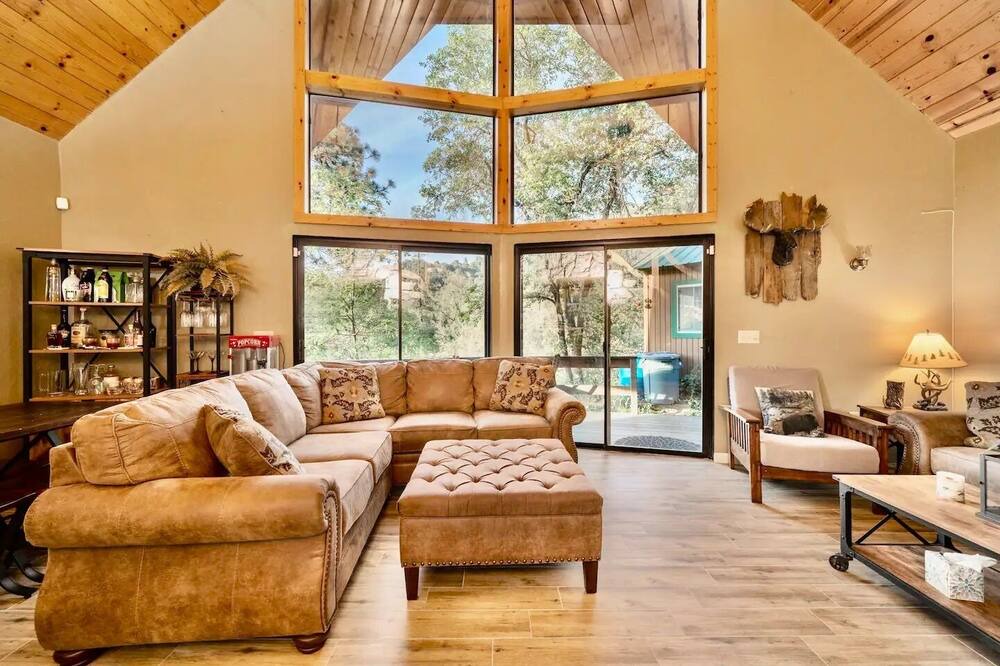Photo of Livingroom in California Hot Springs