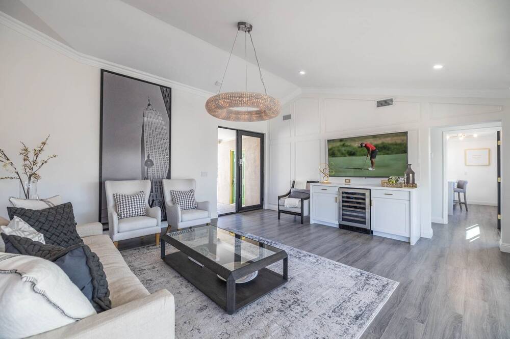 Photo of Livingroom in Scottsdale Estates Nine