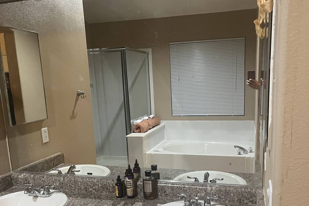 Photo of Bathroom in Centennial Hills