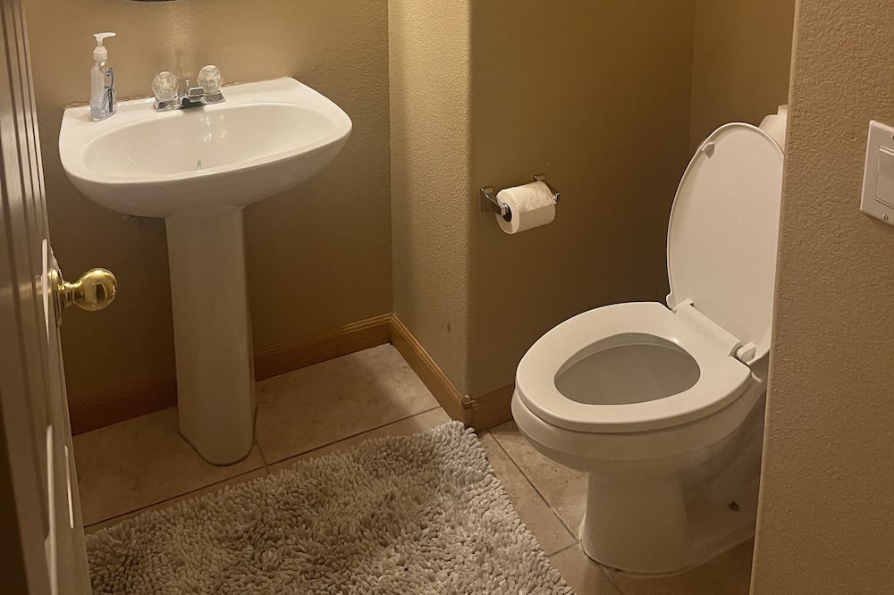 Photo of Bathroom in Centennial Hills