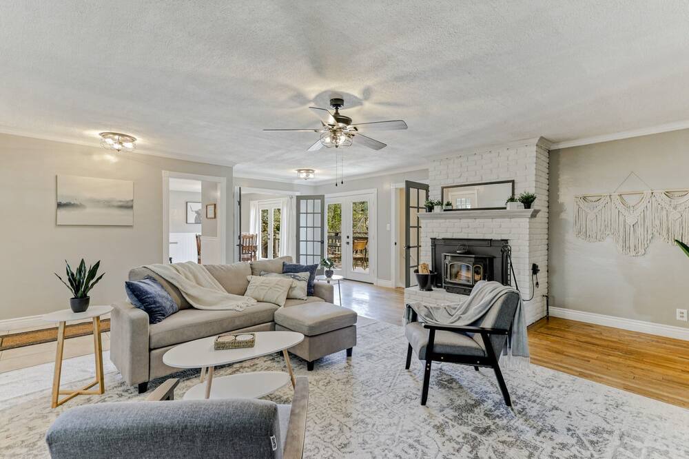 Photo of Livingroom in Redding