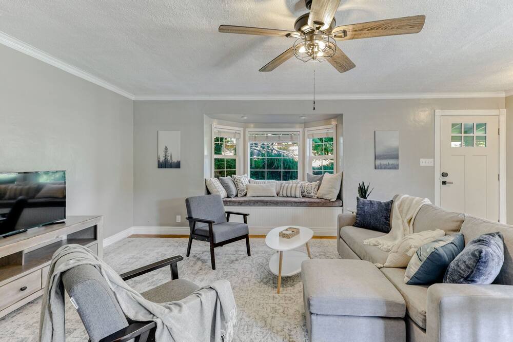 Photo of Livingroom in Redding