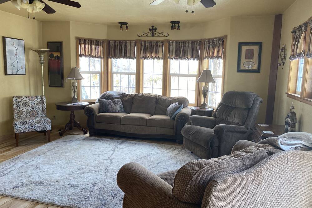 Photo of Livingroom in Klamath Falls