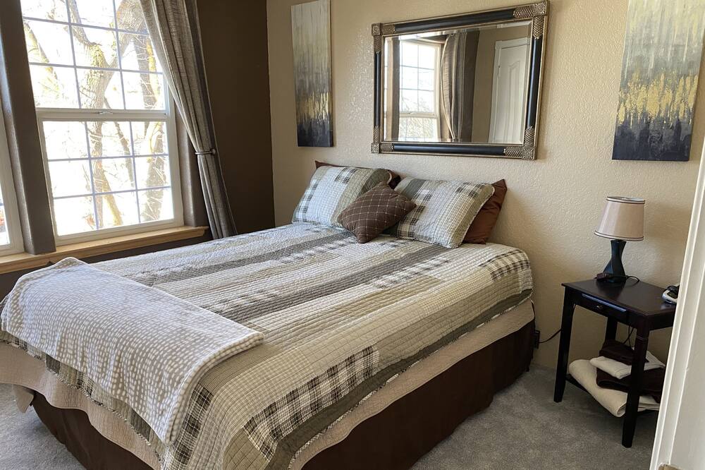 Photo of Bedroom in Klamath Falls
