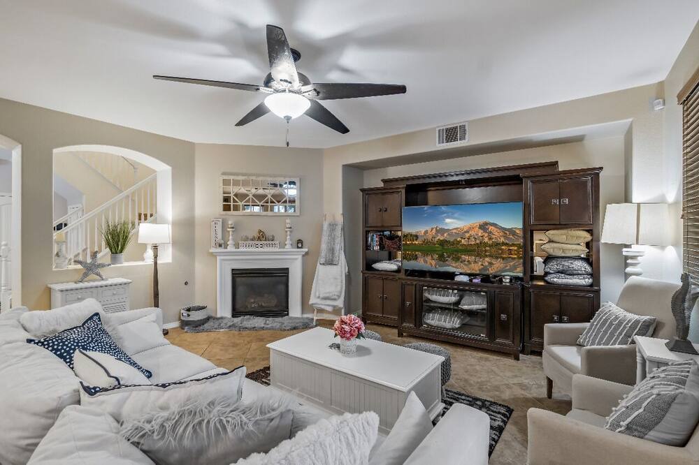 Photo of Livingroom in Lake Elsinore