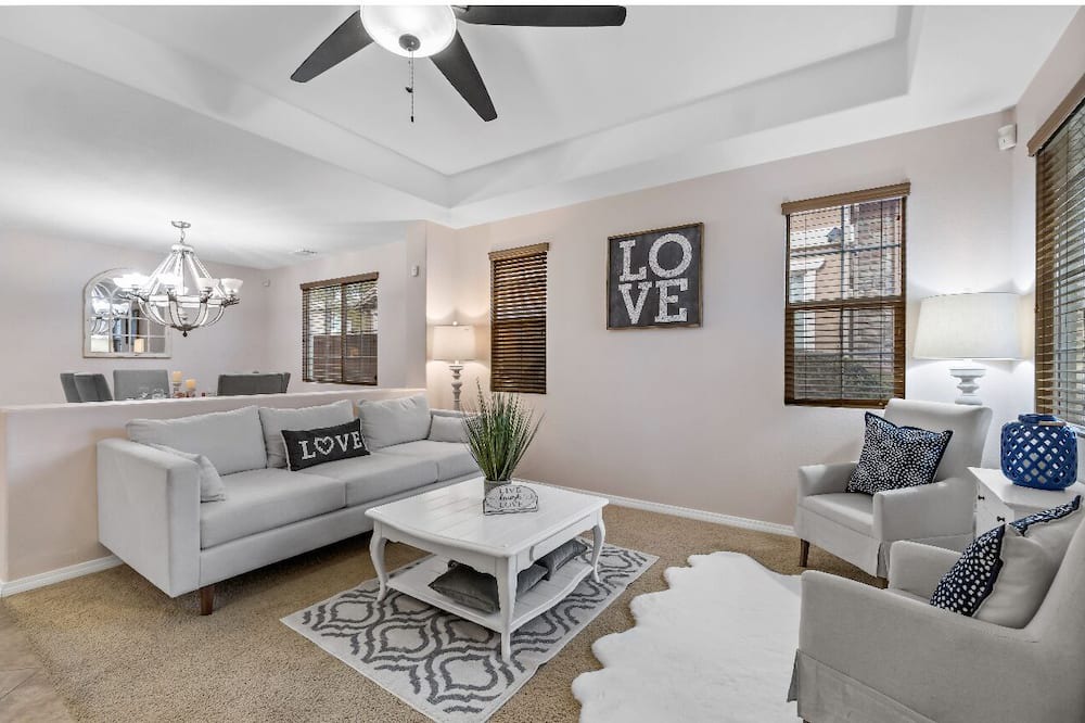 Photo of Livingroom in Lake Elsinore