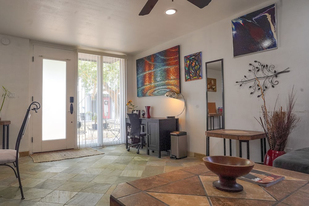 Photo of Livingroom in Arcadia Lite