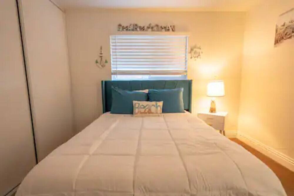 Photo of Bedroom in Lincoln Acres