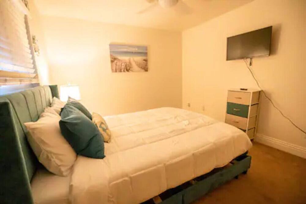 Photo of Bedroom in Lincoln Acres