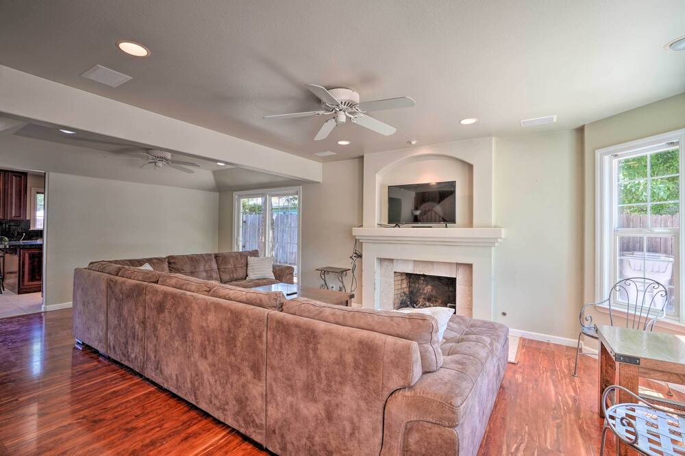Photo of Livingroom in South Natomas