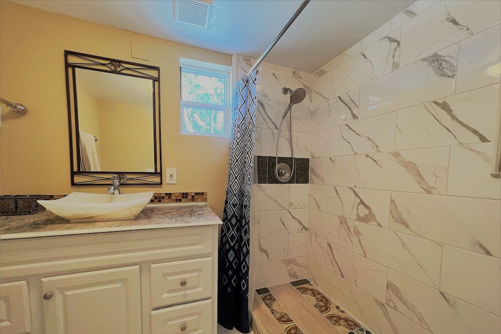 Photo of Bathroom in Lake Elsinore