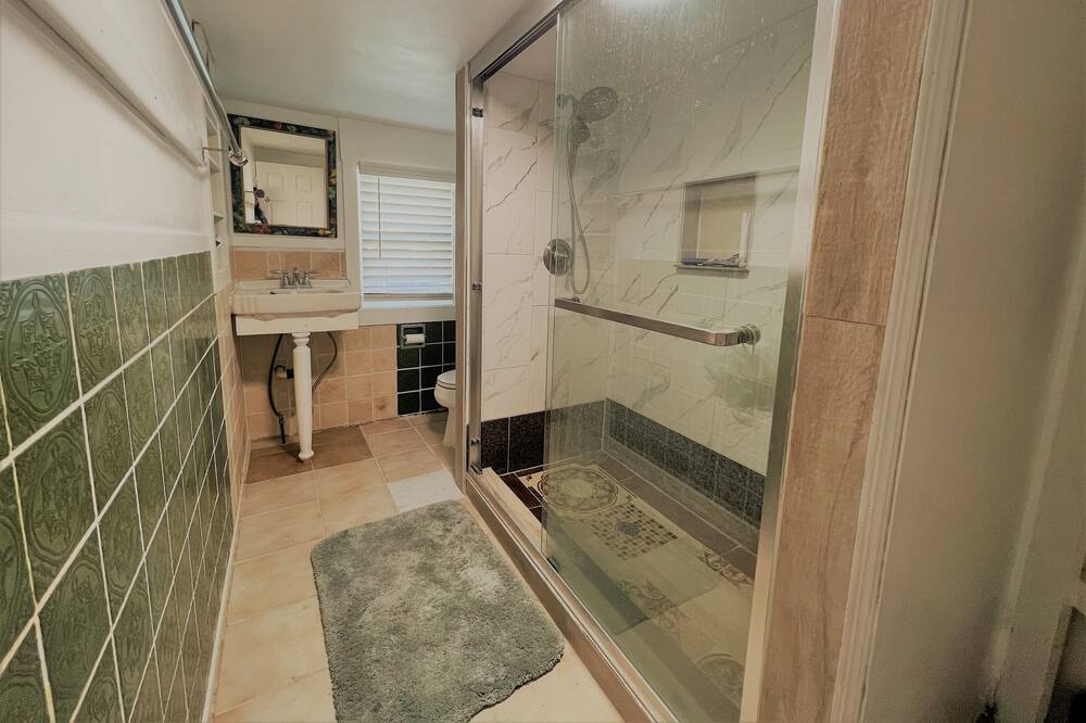 Photo of Bathroom in Lake Elsinore