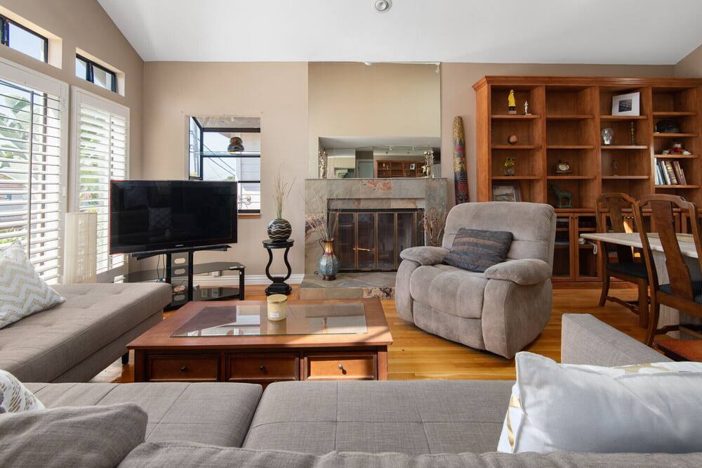 Photo of Livingroom in Beach Barber Tract