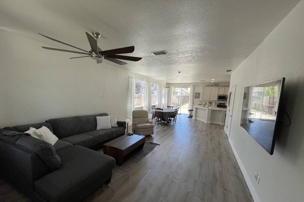 Photo of Livingroom in West Sacramento