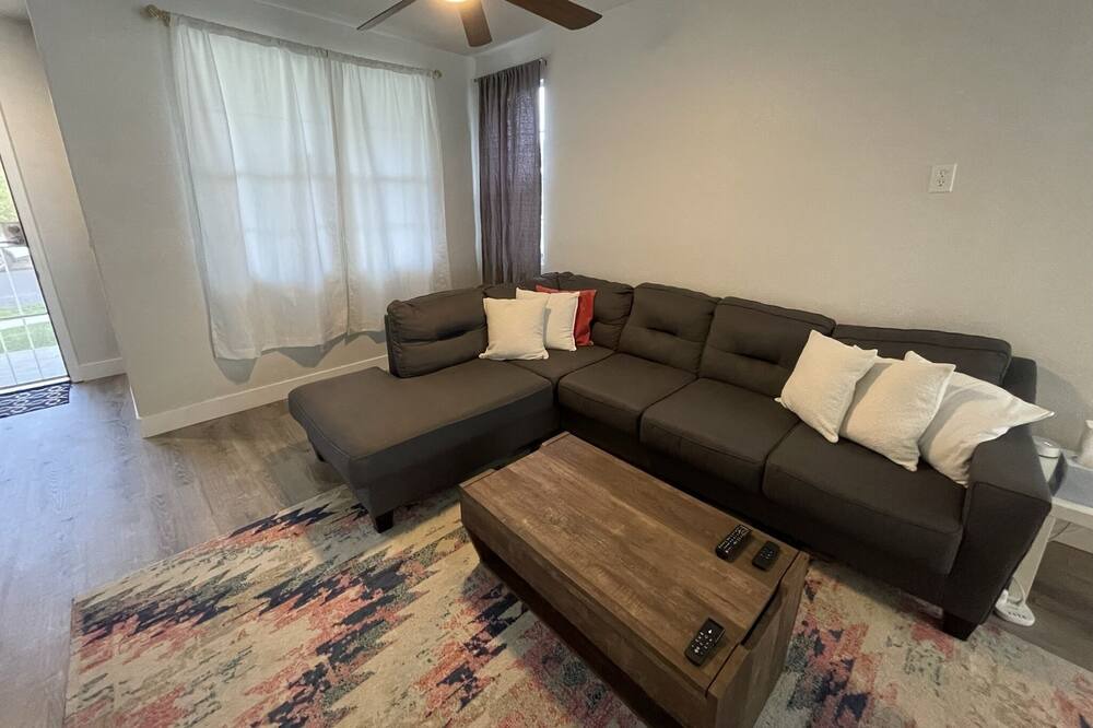 Photo of Livingroom in West Sacramento