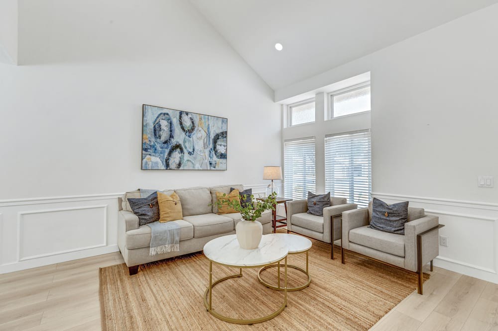 Photo of Livingroom in Eastvale