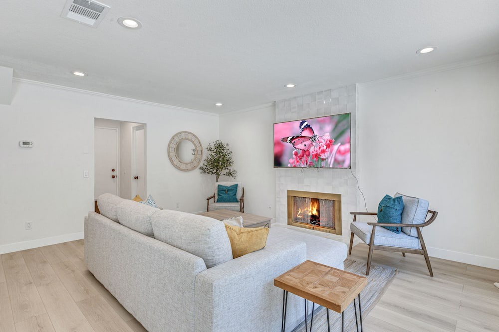 Photo of Livingroom in Eastvale