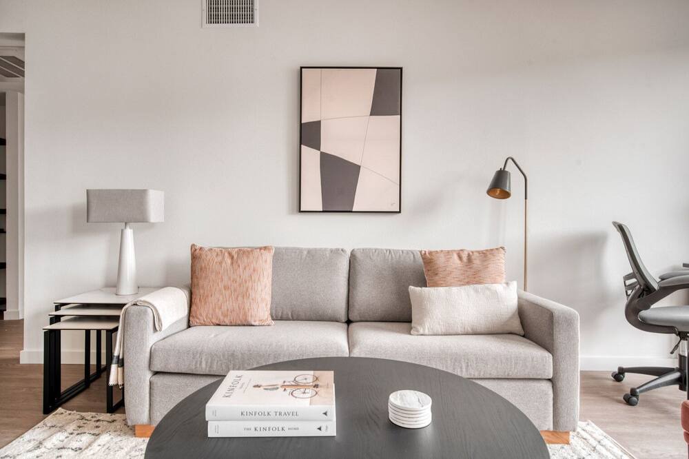 Photo of Livingroom in Emeryville