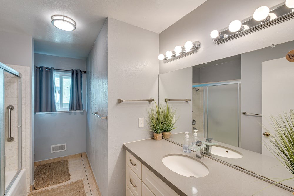 Photo of Bathroom in Pocket