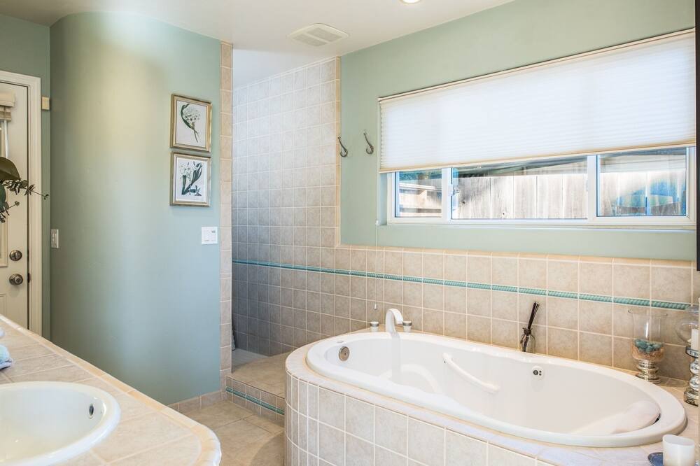 Photo of Bathroom in Del Rey Oaks