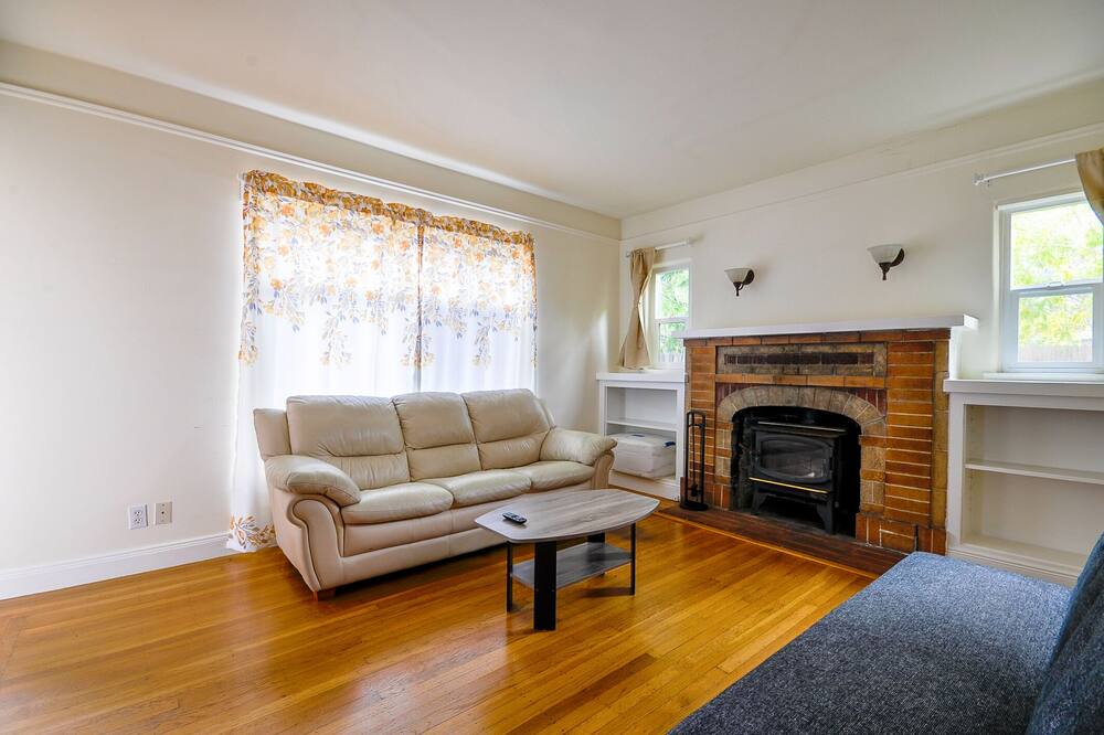 Photo of Livingroom in Barron Park