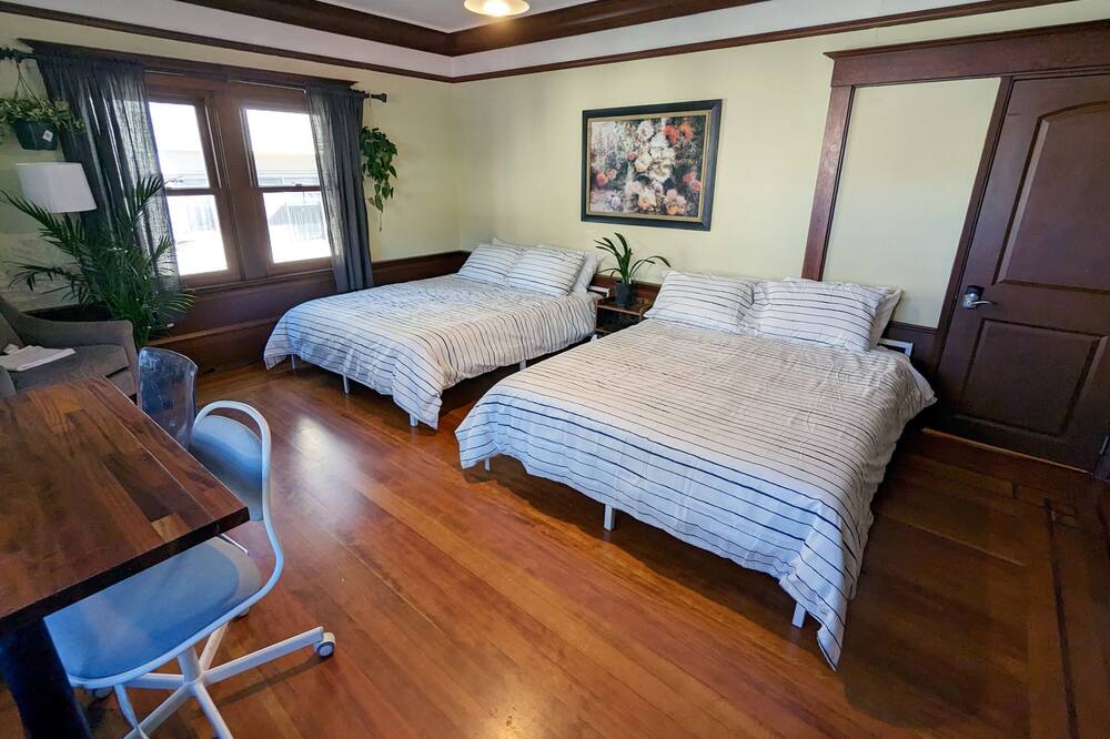 Photo of Bedroom in Southwest Berkeley