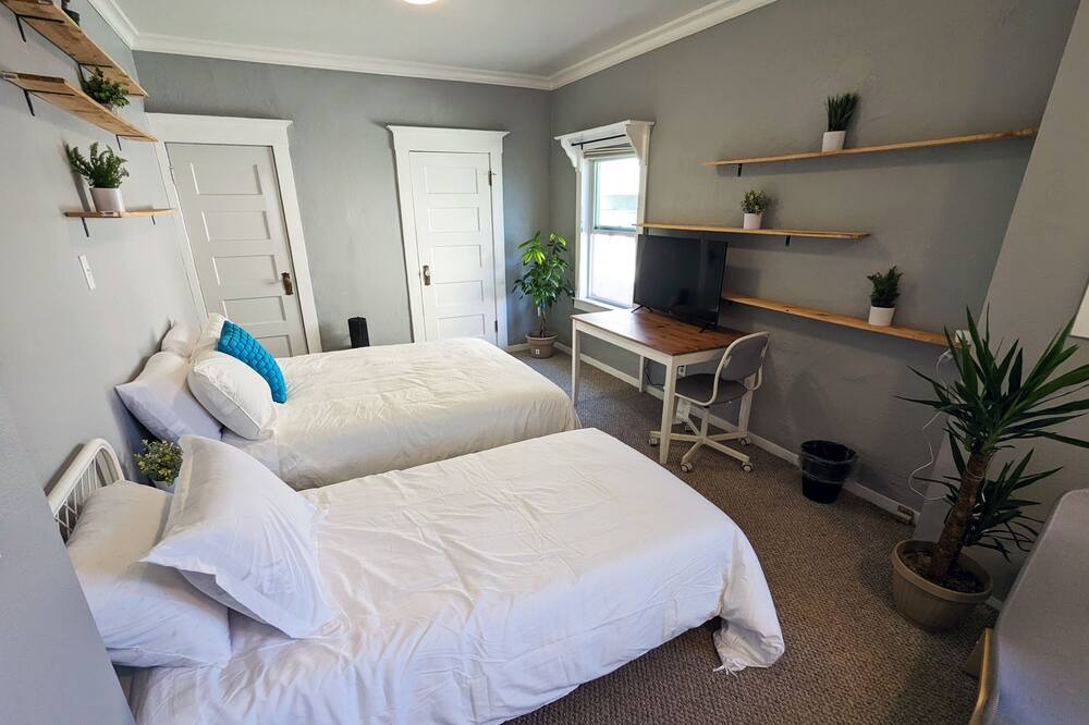 Photo of Bedroom in Southwest Berkeley
