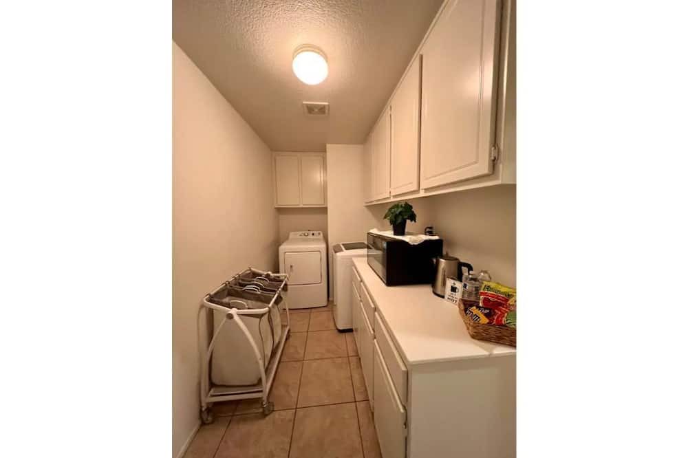 Photo of Kitchen in Corona