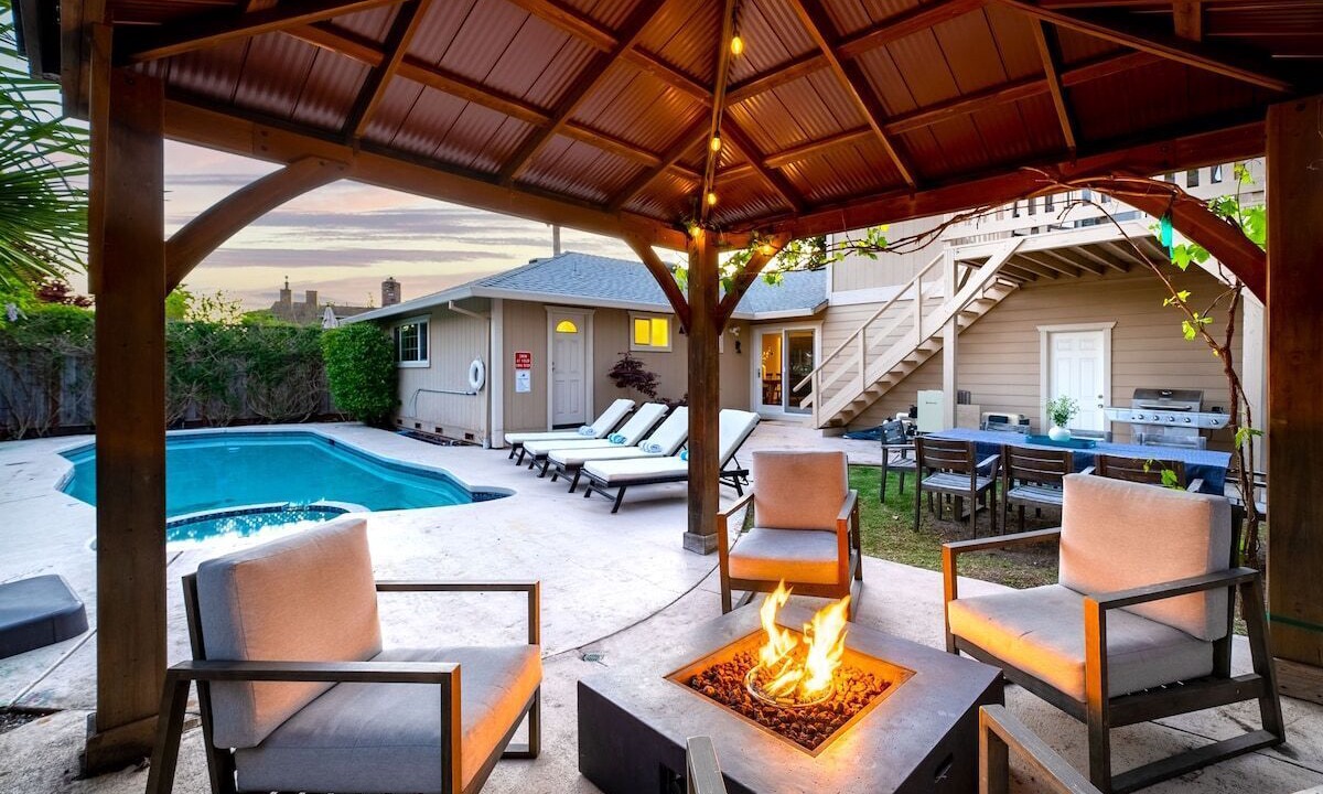 Photo of Patio Balcony in North Junior College Neighborhood Association