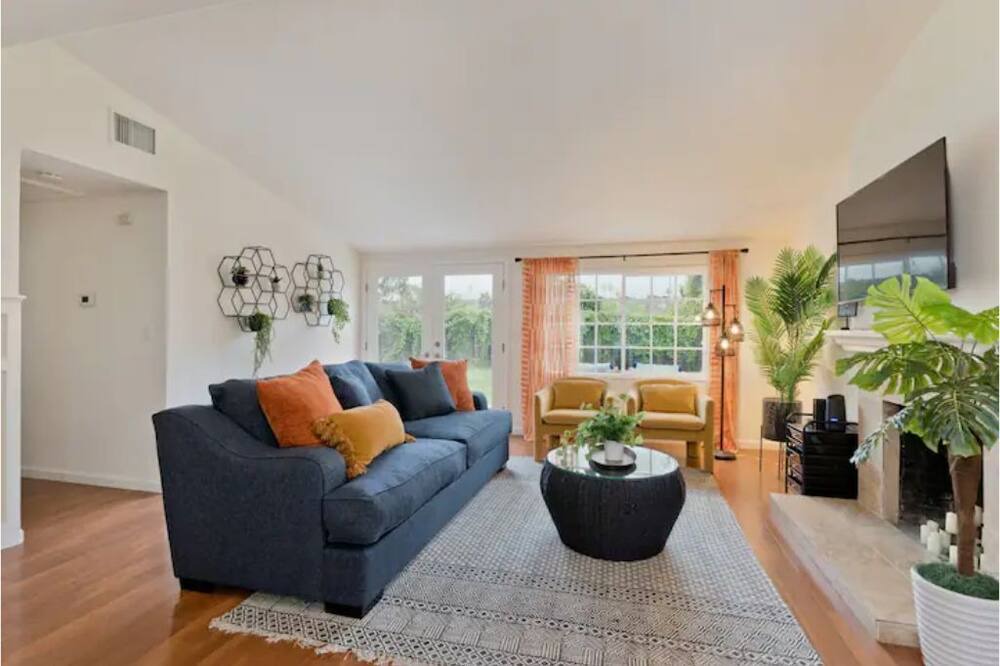 Photo of Livingroom in Serra Mesa