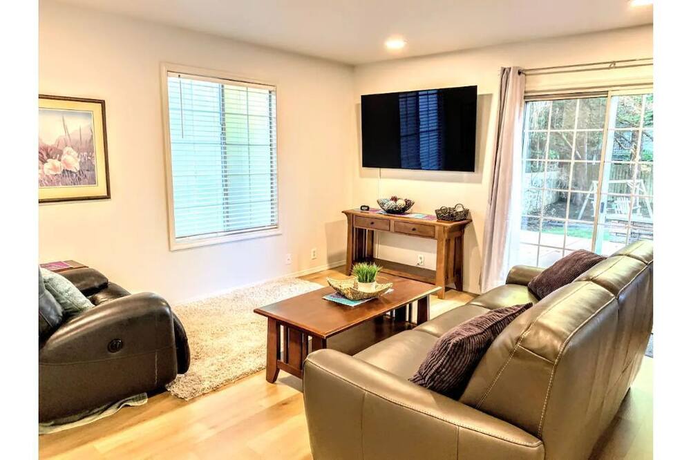 Photo of Livingroom in Eureka
