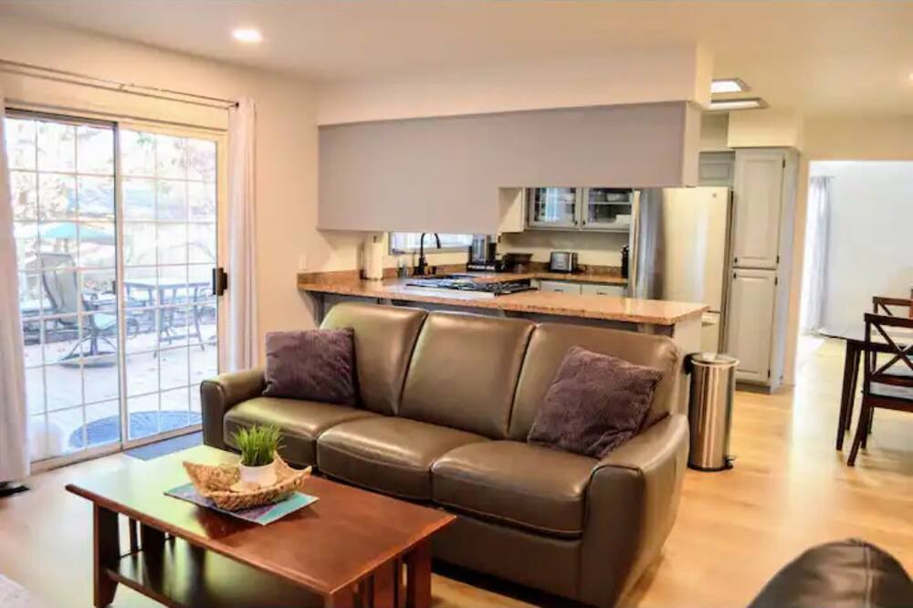 Photo of Livingroom in Eureka