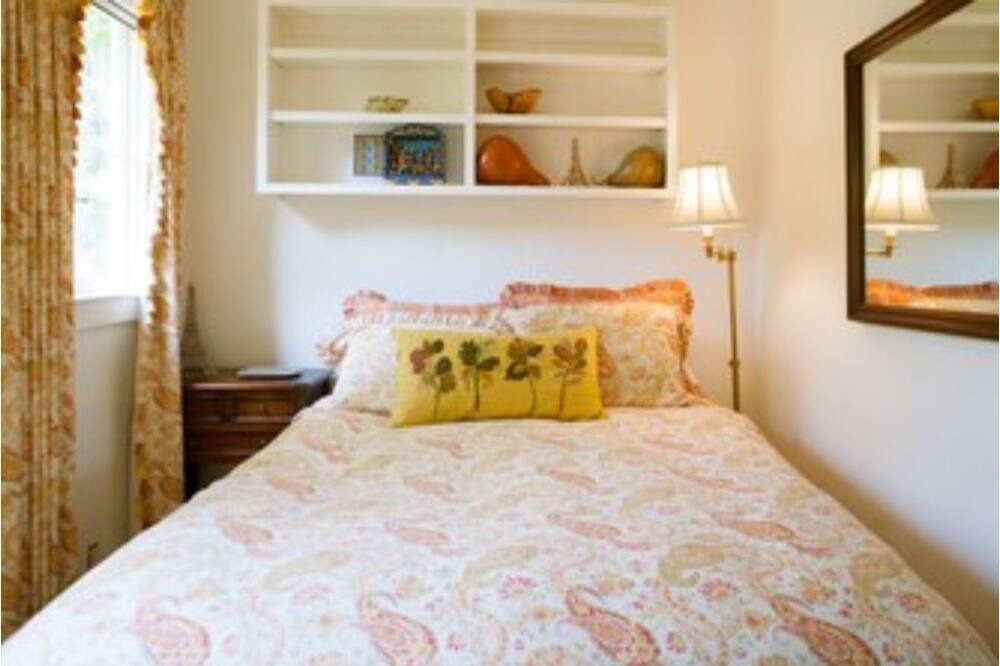 Photo of Bedroom in Yountville