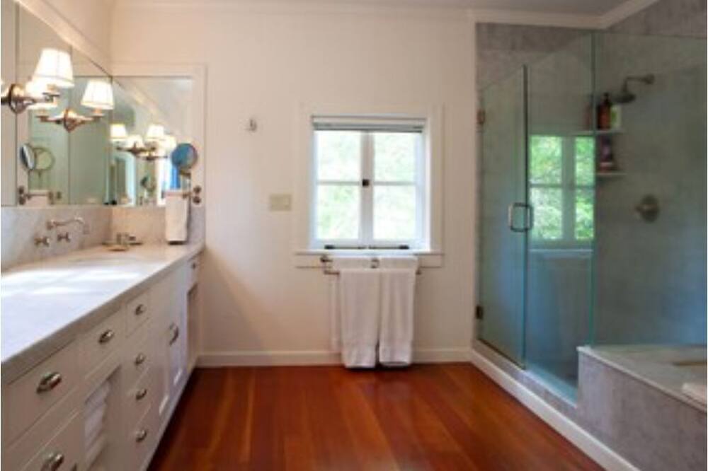 Photo of Bathroom in Yountville