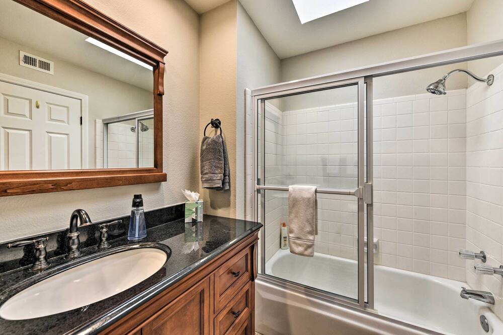 Photo of Bathroom in Sunrise Vista Chino