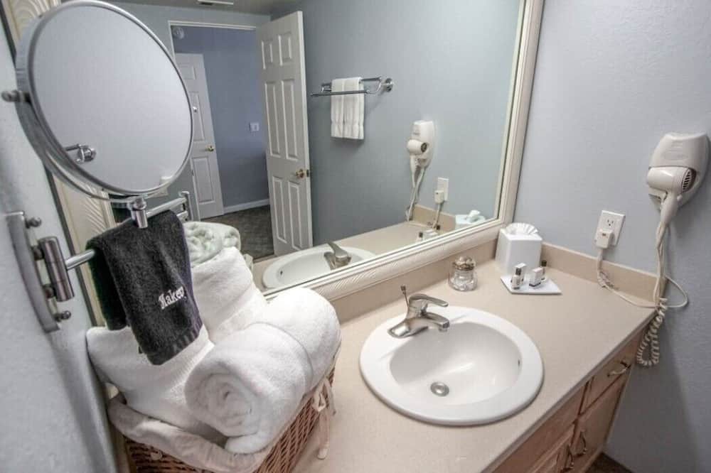Photo of Bathroom in Historic Tennis Club
